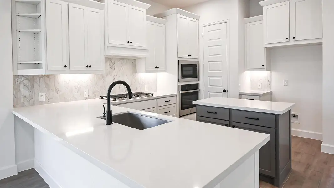 Furnished interior view inside a new home in 6 Creeks 50', Kyle (Image 10).