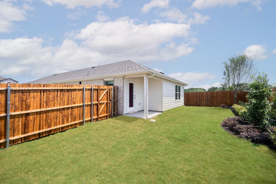 Representative exterior details of a home built from the Primrose by Beazer Homes in Churchill: Fields 40', Anna (Image 3).