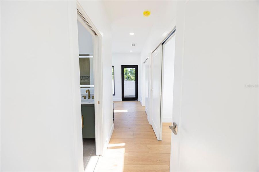 Spacious, unfurnished interior of a new home in , St. Petersburg (Image 63).