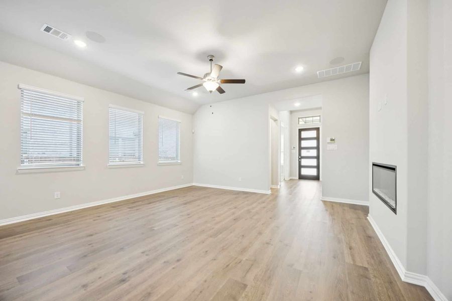 Spacious, unfurnished interior of a new home in Avondale, Fate (Image 23).