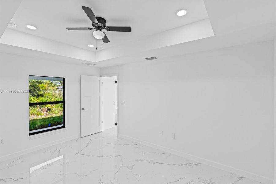 Spacious, unfurnished interior of a new home in , Lehigh Acres (Image 32).