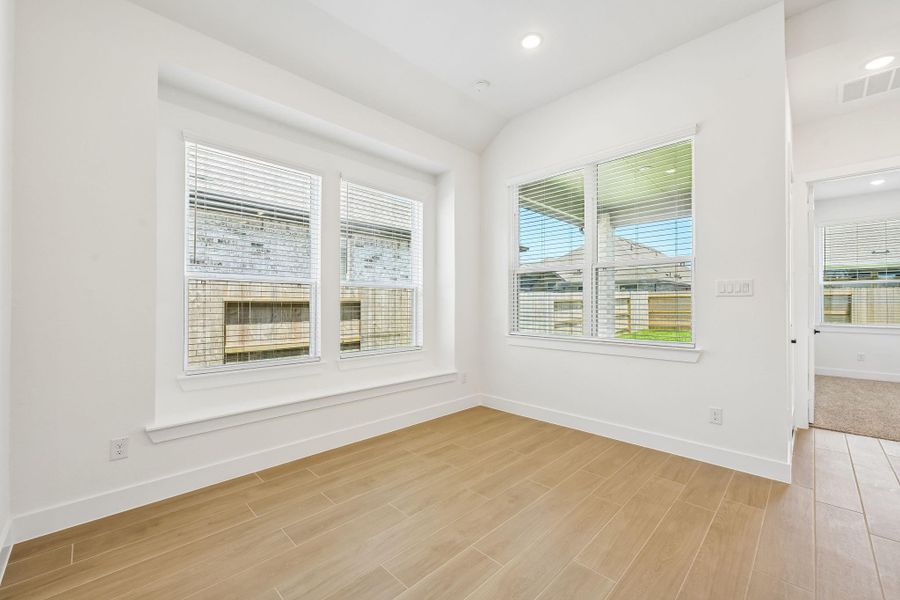 Spacious, unfurnished interior of a new home in Wood Leaf Reserve, Tomball (Image 15). Spacious, unfurnished interior of a new home in Wood Leaf Reserve, Tomball (Image 15).