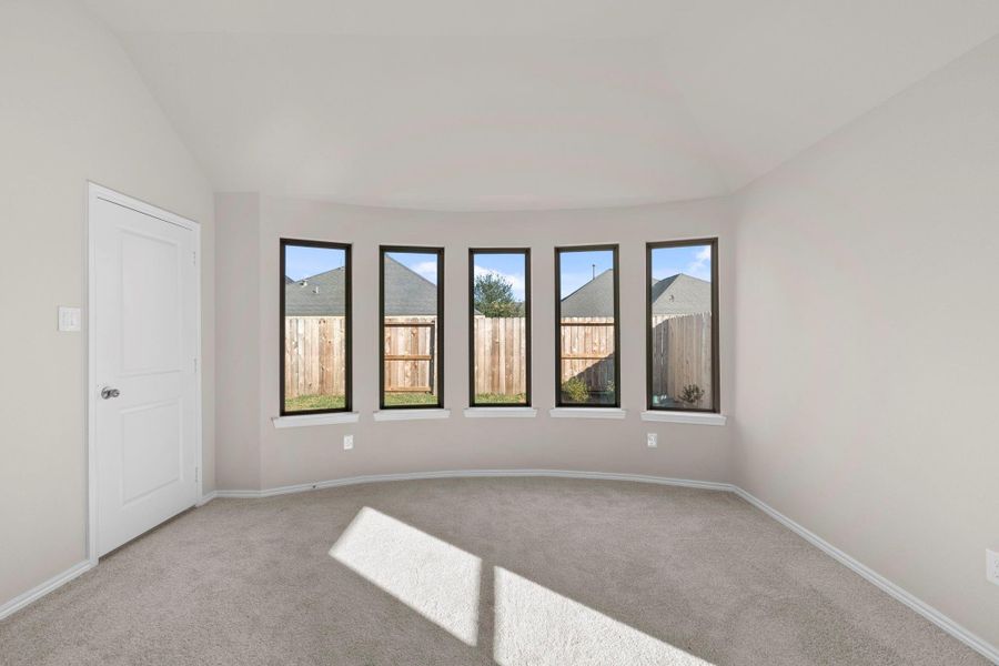 Spacious, unfurnished interior of a new home in The Meadows at Imperial Oaks, Conroe (Image 15).