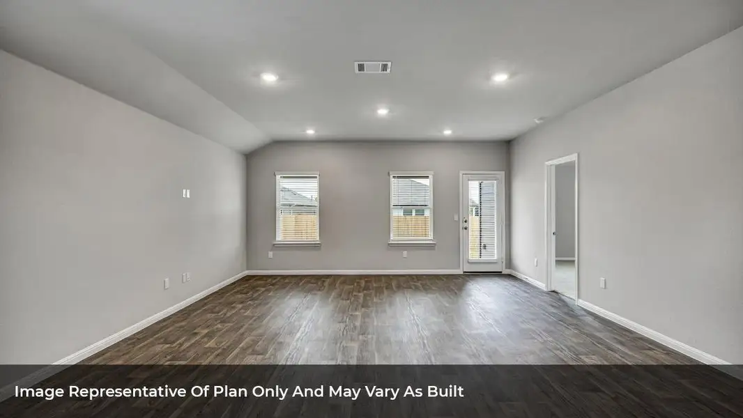 Spacious, unfurnished interior of a new home in Rosenbusch Ranch, Leander (Image 10).