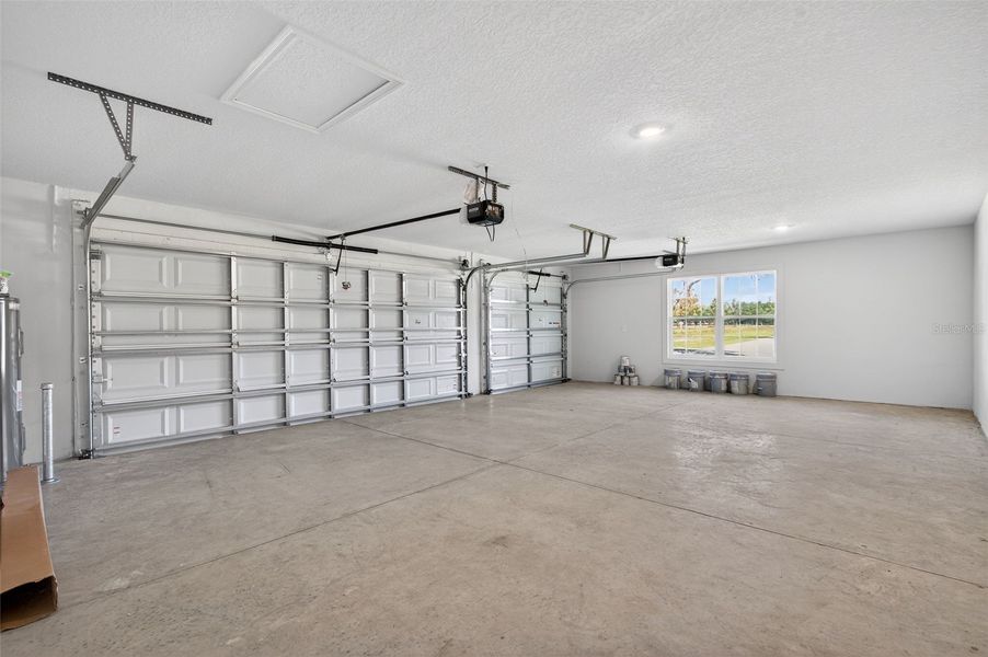 Spacious, unfurnished interior of a new home in Hill Country Estates, Dade City (Image 34).