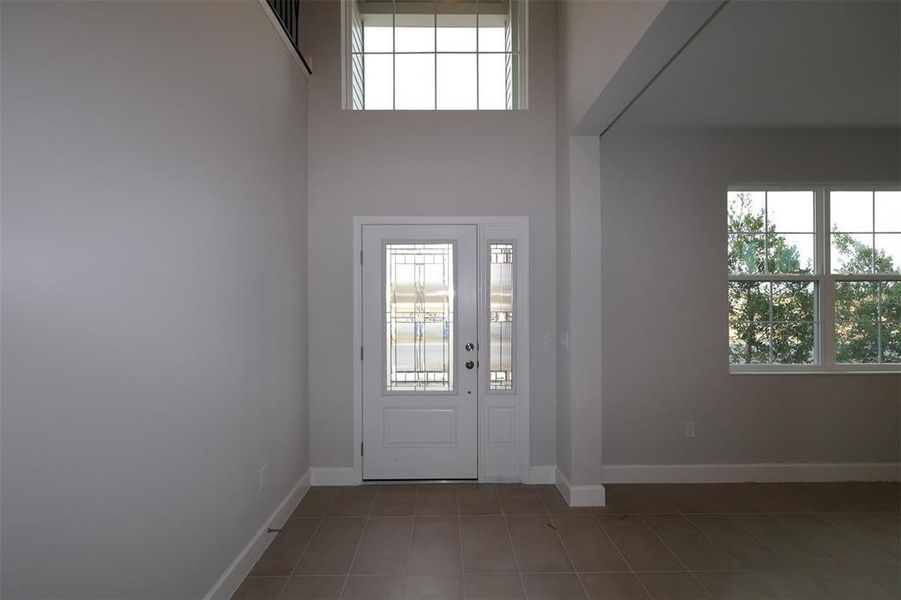Spacious, unfurnished interior of a new home in Center Lake on the Park, St. Cloud (Image 9).