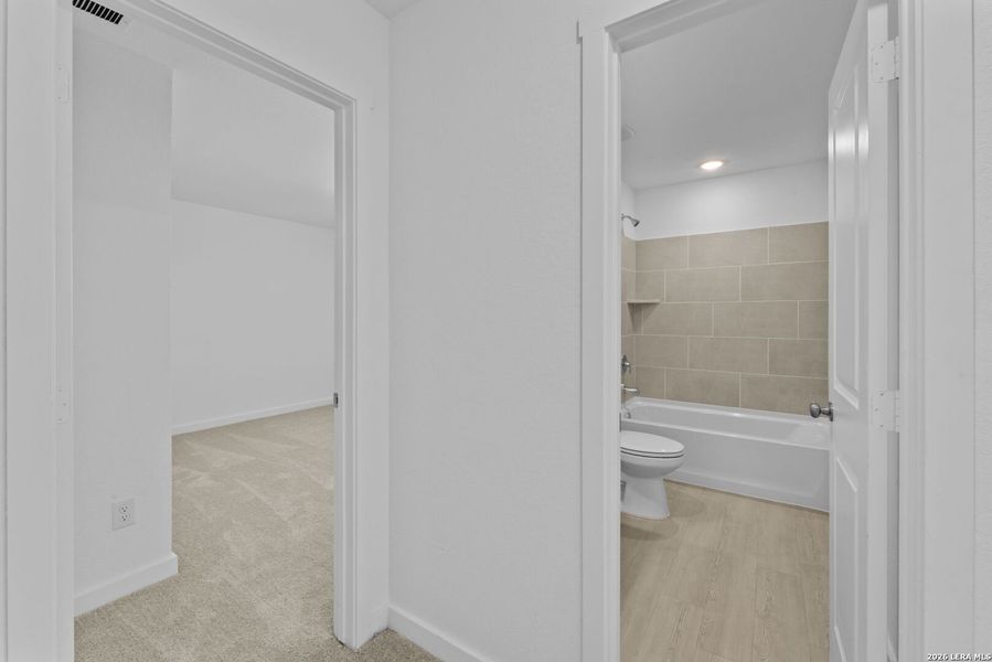 Spacious, unfurnished interior of a new home in Espada, San Antonio (Image 12).