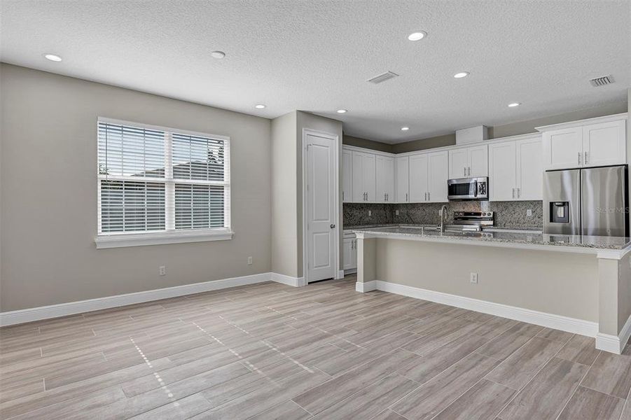 Spacious, unfurnished interior of a new home in , Summerfield (Image 18).