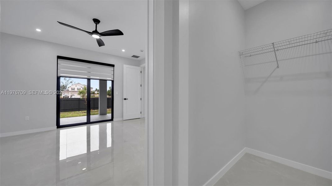 Spacious, unfurnished interior of a new home in , Cape Coral (Image 36).