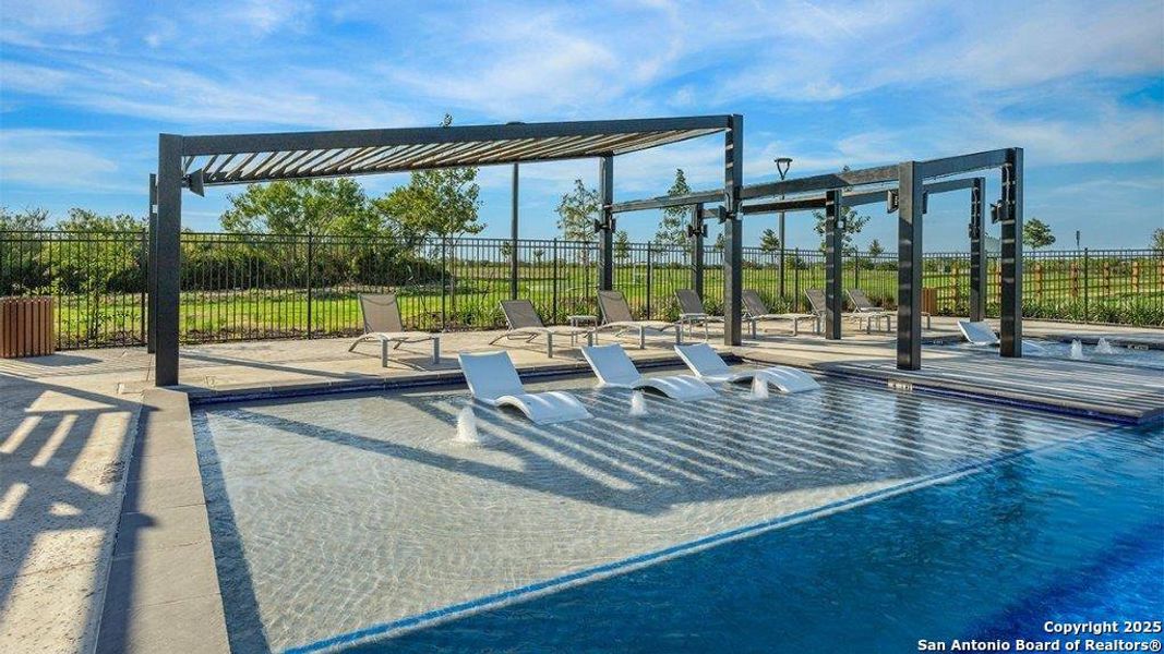 Community amenities in Avenida, Converse (Image 43).