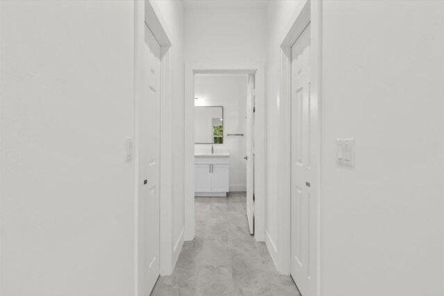 Spacious, unfurnished interior of a new home in , Vero Beach (Image 28).