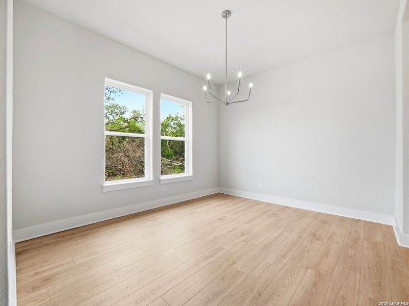 Spacious, unfurnished interior of a new home in Cibolo Crossing, Universal City (Image 10).