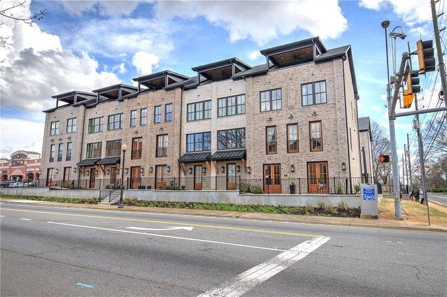 Condo located in Cartersville, GA showcasing its design and architecture (Image 3). Condo located in Cartersville, GA showcasing its design and architecture (Image 3).