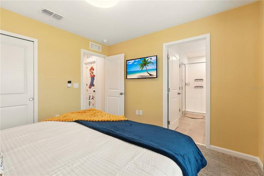 Furnished interior view inside a new home in , Kissimmee (Image 9).