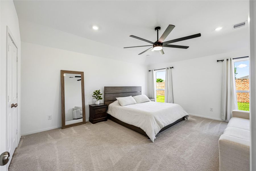 Furnished interior view inside a new home in Lago Mar, Texas City (Image 8).