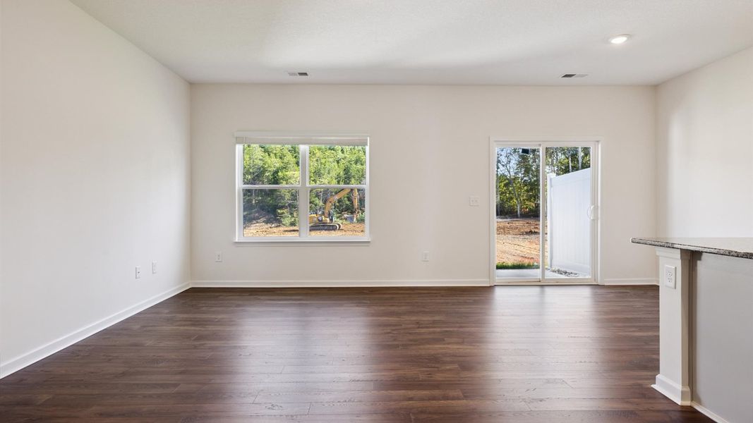 Spacious, unfurnished interior of a new home in Cherokee Crossing, Kodak (Image 10).