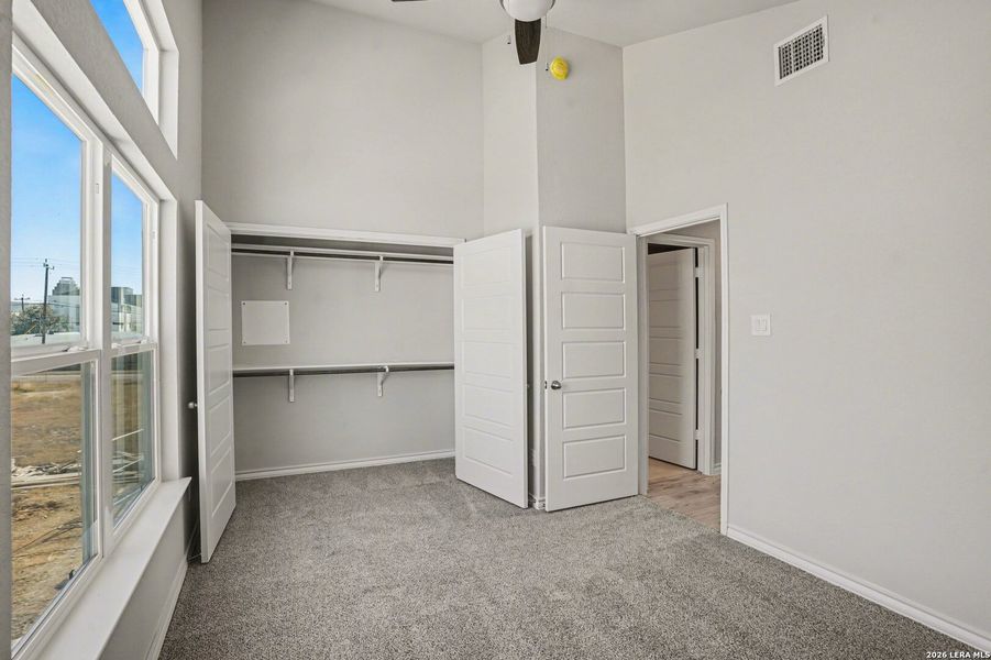 Spacious, unfurnished interior of a new home in , San Antonio (Image 23).