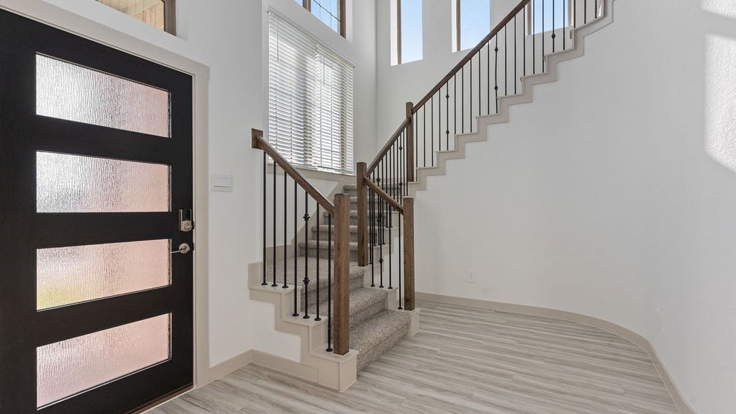 Representative unfurnished interior of a home built from the Plan by D.R. Horton in Davis Harbor, League City (Image 11).