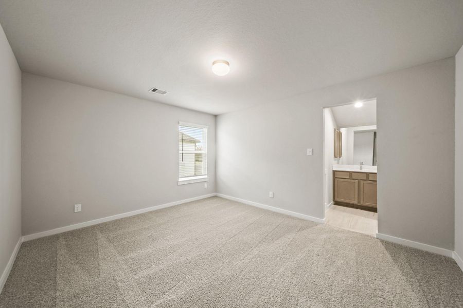 Spacious, unfurnished interior of a new home in Grand Oaks – The Cove, Houston (Image 13). Spacious, unfurnished interior of a new home in Grand Oaks – The Cove, Houston (Image 13).