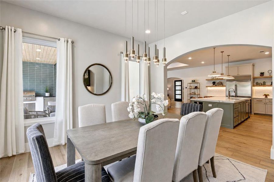 Furnished interior view inside a new home in , Colleyville (Image 36).