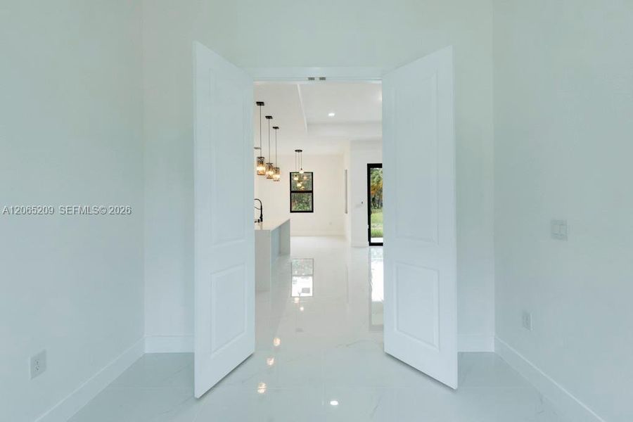 Spacious, unfurnished interior of a new home in , Lehigh Acres (Image 24).