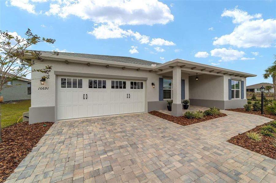 Exterior details and patio area of a home in , Ocala (Image 23).