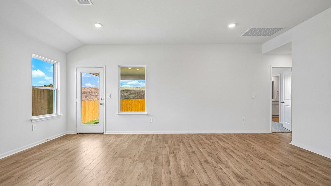 Spacious, unfurnished interior of a new home in Prairie Lakes, Buda (Image 14).