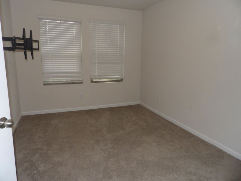 Spacious, unfurnished interior of a new home in , Summerville (Image 5).