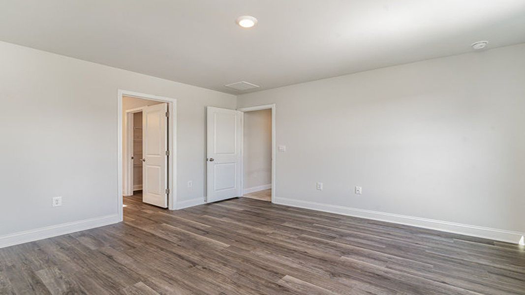 Spacious, unfurnished interior of a new home in Waterbridge, Myrtle Beach (Image 8).