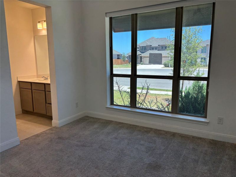 Spacious, unfurnished interior of a new home in Lariat 60', Liberty Hill (Image 14).