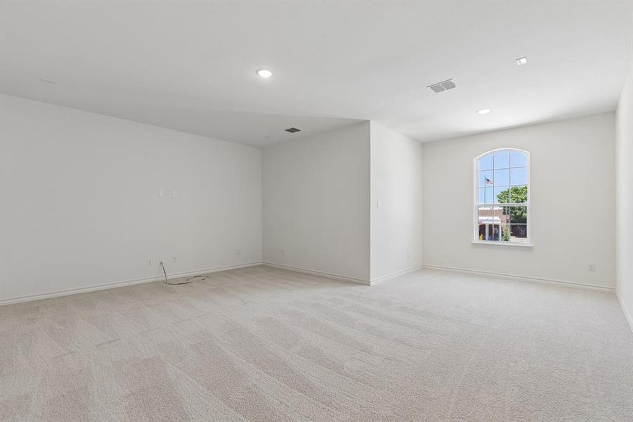 Spacious, unfurnished interior of a new home in Cambridge Manor, North Richland Hills (Image 27).