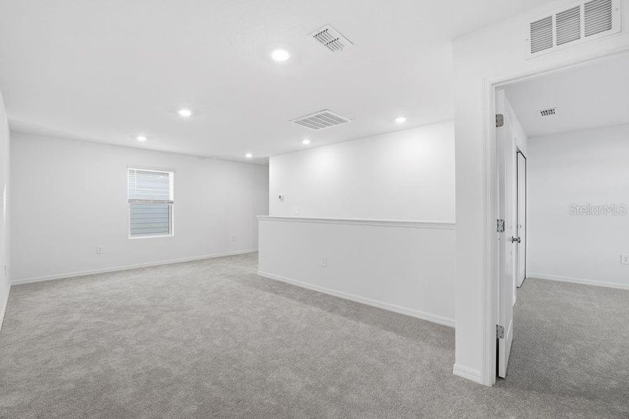 Spacious, unfurnished interior of a new home in Palm Wind, Hudson (Image 20).