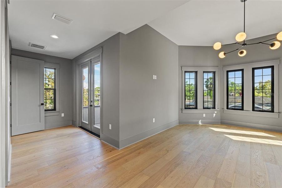 Spacious, unfurnished interior of a new home in , Tampa (Image 67).