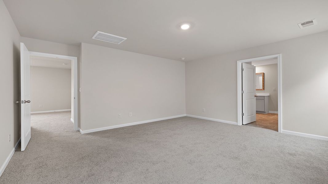 Spacious, unfurnished interior of a new home in Cloverdale Hills, Piedmont (Image 28).