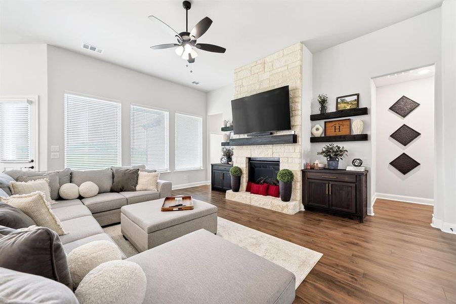 Furnished interior view inside a new home in Heritage, McLendon-Chisholm (Image 17). Furnished interior view inside a new home in Heritage, McLendon-Chisholm (Image 17).