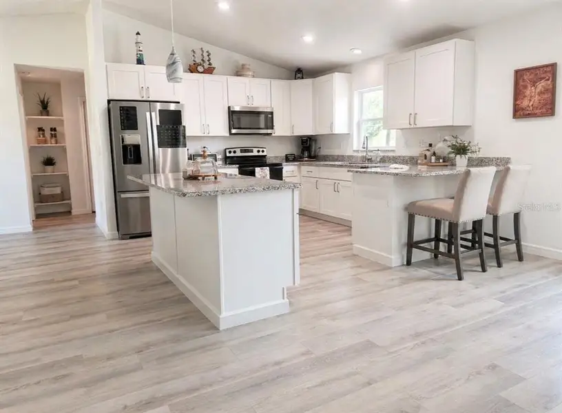 Furnished interior view inside a new home in , Ocklawaha (Image 8).