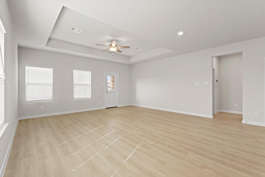 Spacious, unfurnished interior of a new home in Lago Mar, Texas City (Image 21).