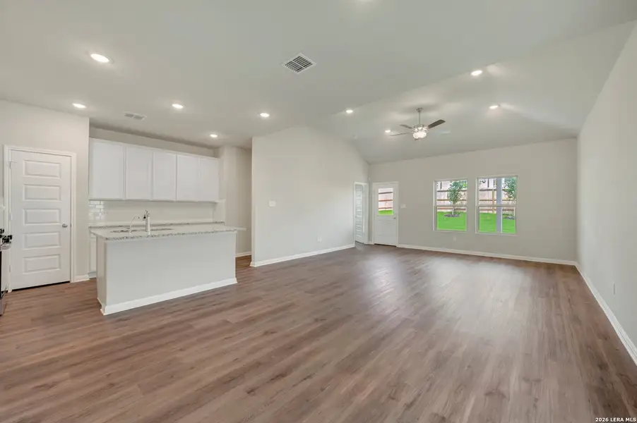 Spacious, unfurnished interior of a new home in Mesquite Ridge, San Antonio (Image 39).