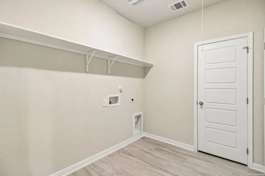 Spacious, unfurnished interior of a new home in Catalina, Converse (Image 37). Spacious, unfurnished interior of a new home in Catalina, Converse (Image 37).