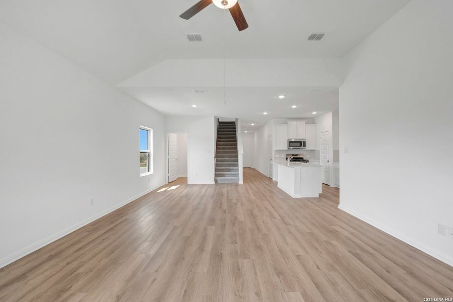 Spacious, unfurnished interior of a new home in Mesquite Ridge, San Antonio (Image 29).