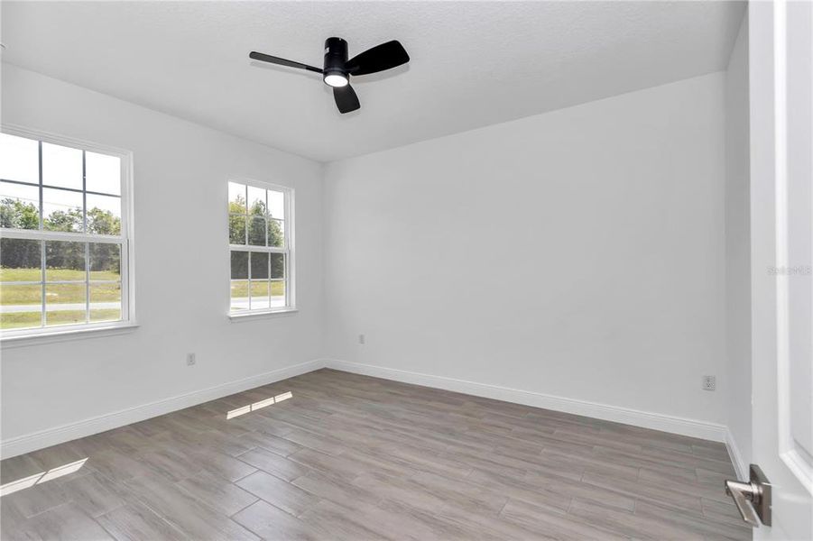 Spacious, unfurnished interior of a new home in , Citrus Springs (Image 17).