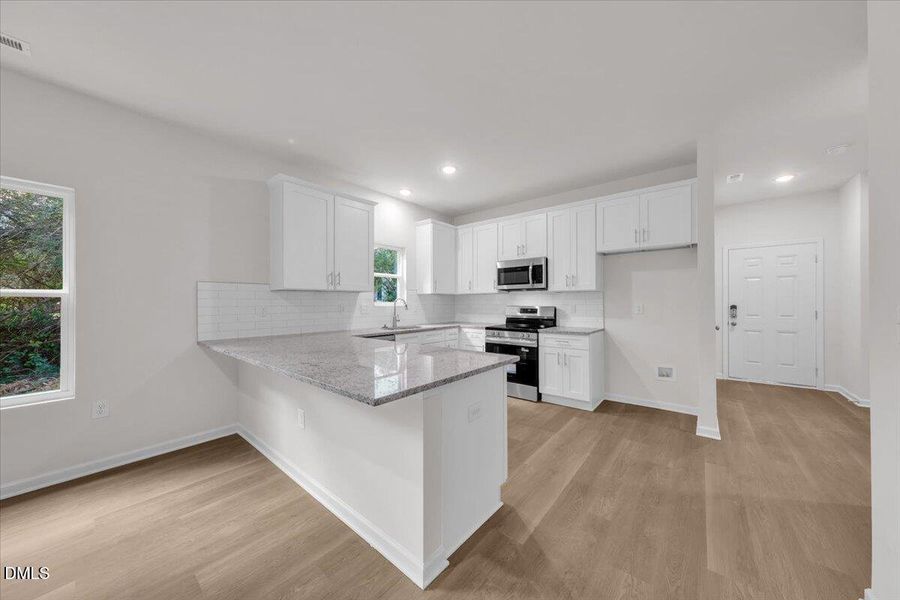 14-106 Summitt Ave_014