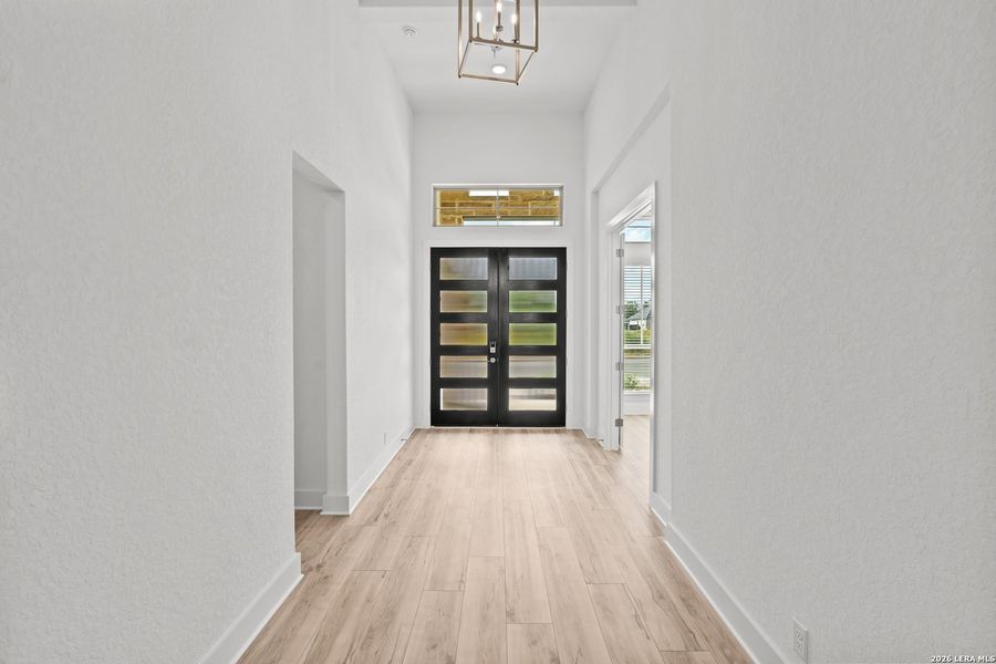 Spacious, unfurnished interior of a new home in , San Antonio (Image 26).