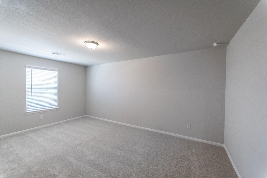 Spacious, unfurnished interior of a new home in Canterra Creek, Rosharon (Image 18).