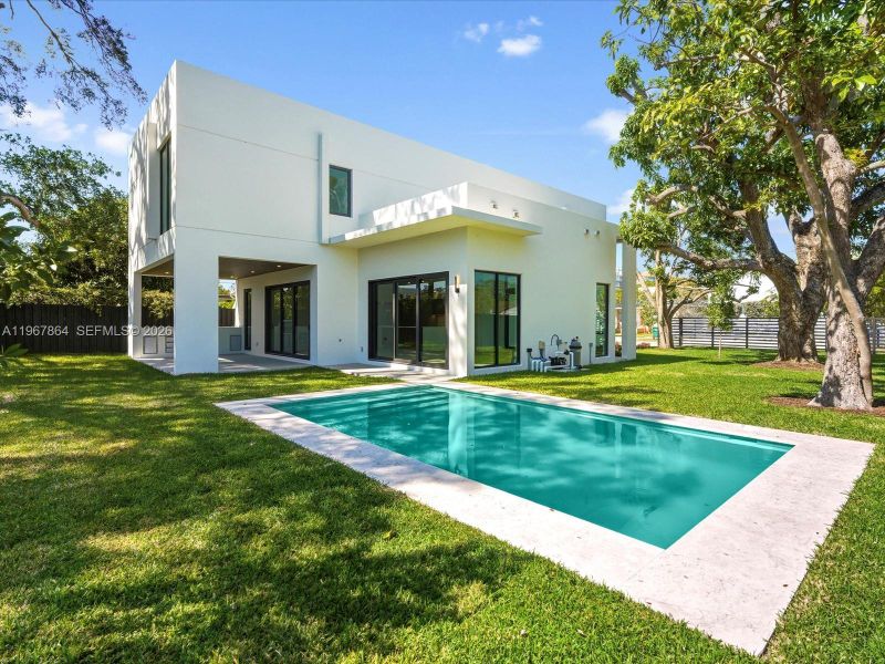 Exterior details and patio area of a home in , Miami (Image 32).