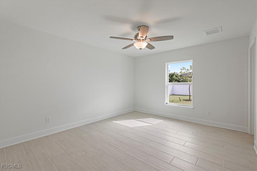 Spacious, unfurnished interior of a new home in Cape Coral, Cape Coral (Image 35).
