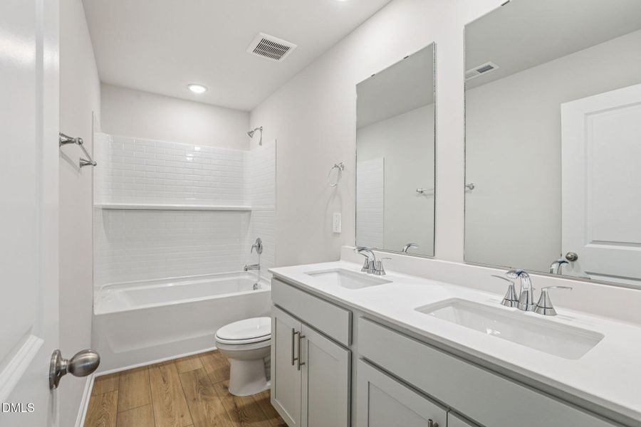 19-web-or-mls-Raleigh - Oak Manor - 641