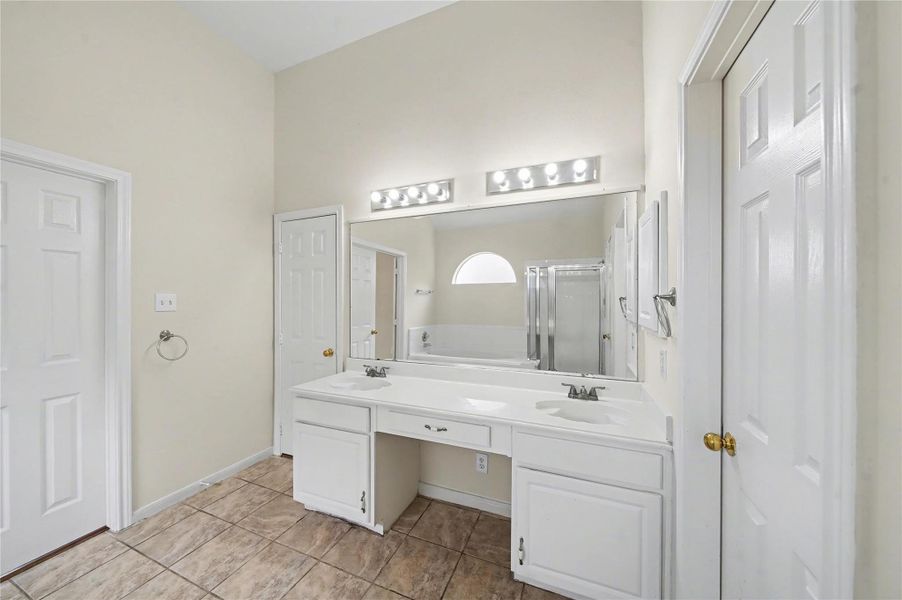 Furnished interior view inside a new home in Esperanza, Richmond (Image 7).