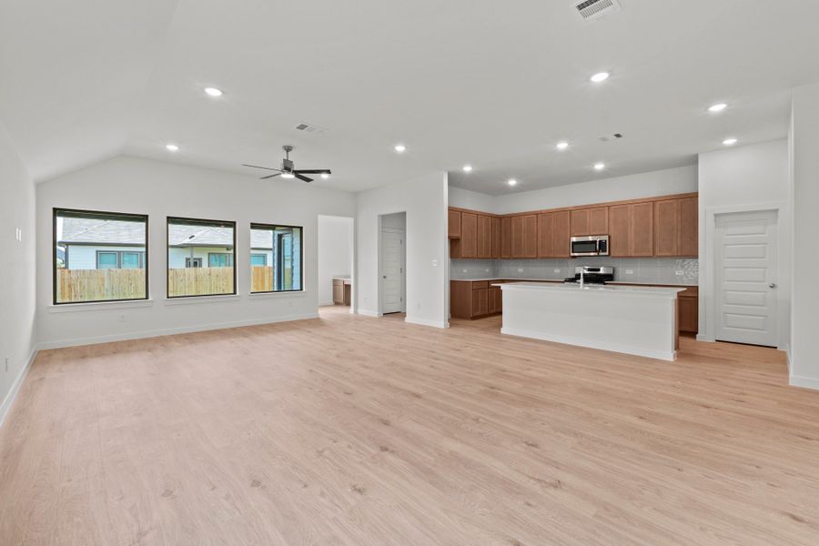 Spacious, unfurnished interior of a new home in Prairie Winds, Hutto (Image 19).