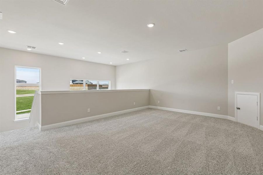 Spacious, unfurnished interior of a new home in Venetian, Weston (Image 18).